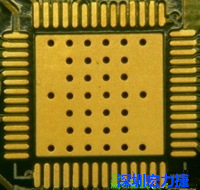 這是最不好的通孔設計，貫穿通孔直接擺放于QFN的接地散熱墊上，制造上無法確保其錫量，也就無法確保焊接良好。