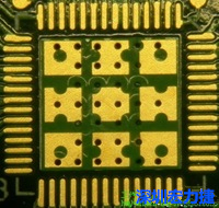 這也是不好的通孔設計，但部份通孔已經(jīng)用綠漆(mask)蓋上，但仍有部份通孔未塞孔。 