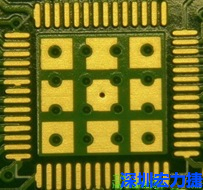 這個通孔的設計勉強可以接受，只剩下正中間一個通孔沒有塞孔，而且孔徑也變小了。