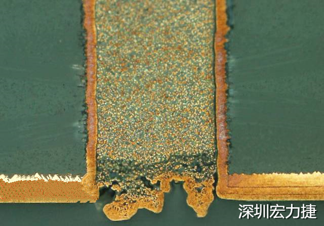 PCB設計之導電孔塞孔工藝 導電孔Via hole又名導通孔，為了達到客戶要求，導通孔必須塞孔，經(jīng)過大量的實踐，改變傳統(tǒng)的鋁片塞孔工藝，用白網(wǎng)完成板面阻焊與塞孔。生產(chǎn)穩(wěn)定，質量可靠。