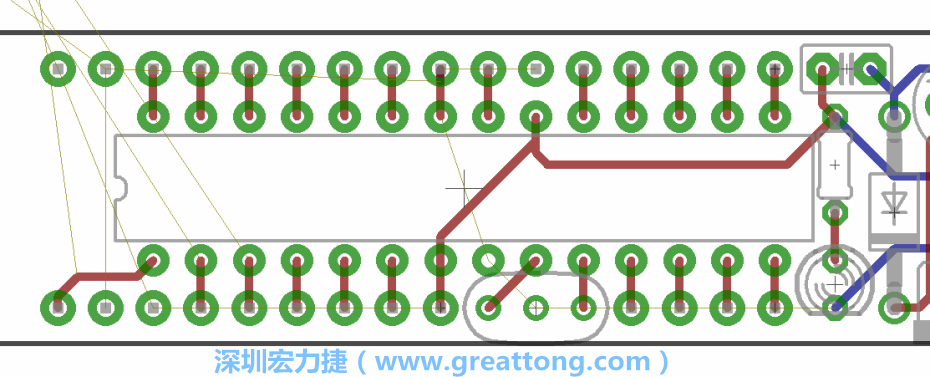 諧振器應(yīng)擺放在ATmega微控制器的針腳8、9和10旁邊，在共鳴器和微控制器中間的高頻信號(hào)線應(yīng)該要愈短愈好，此外，其它的信號(hào)線應(yīng)該要遠(yuǎn)離這個(gè)區(qū)域且配置在諧振器的下方，這樣做是為了防止不必要的無線電波干擾。