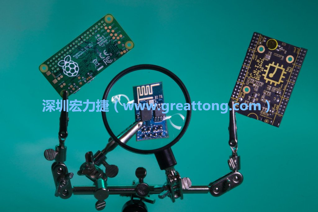 A Raspberry Pi Zero、ESP8266和CHIP。