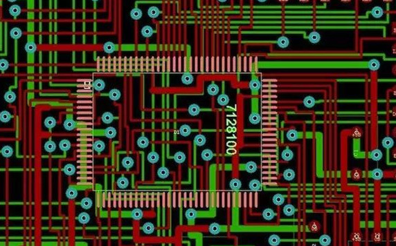 圖1：兩種PCB模型的部分電路。頂圖：傳統(tǒng)設計版本。
