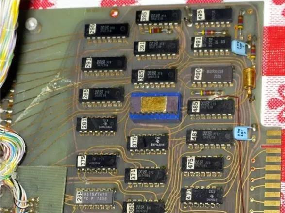 1972年開發(fā)的一塊基于Intel 8008的計算機中的印刷電路板。(資源來源：DigiBarn計算機博物館)