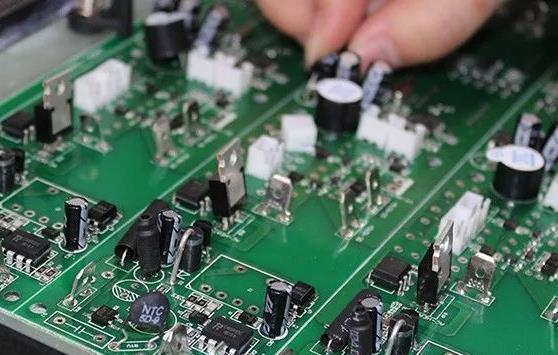 PCBA加工貼片元器件與插件元器件的區(qū)別在哪？